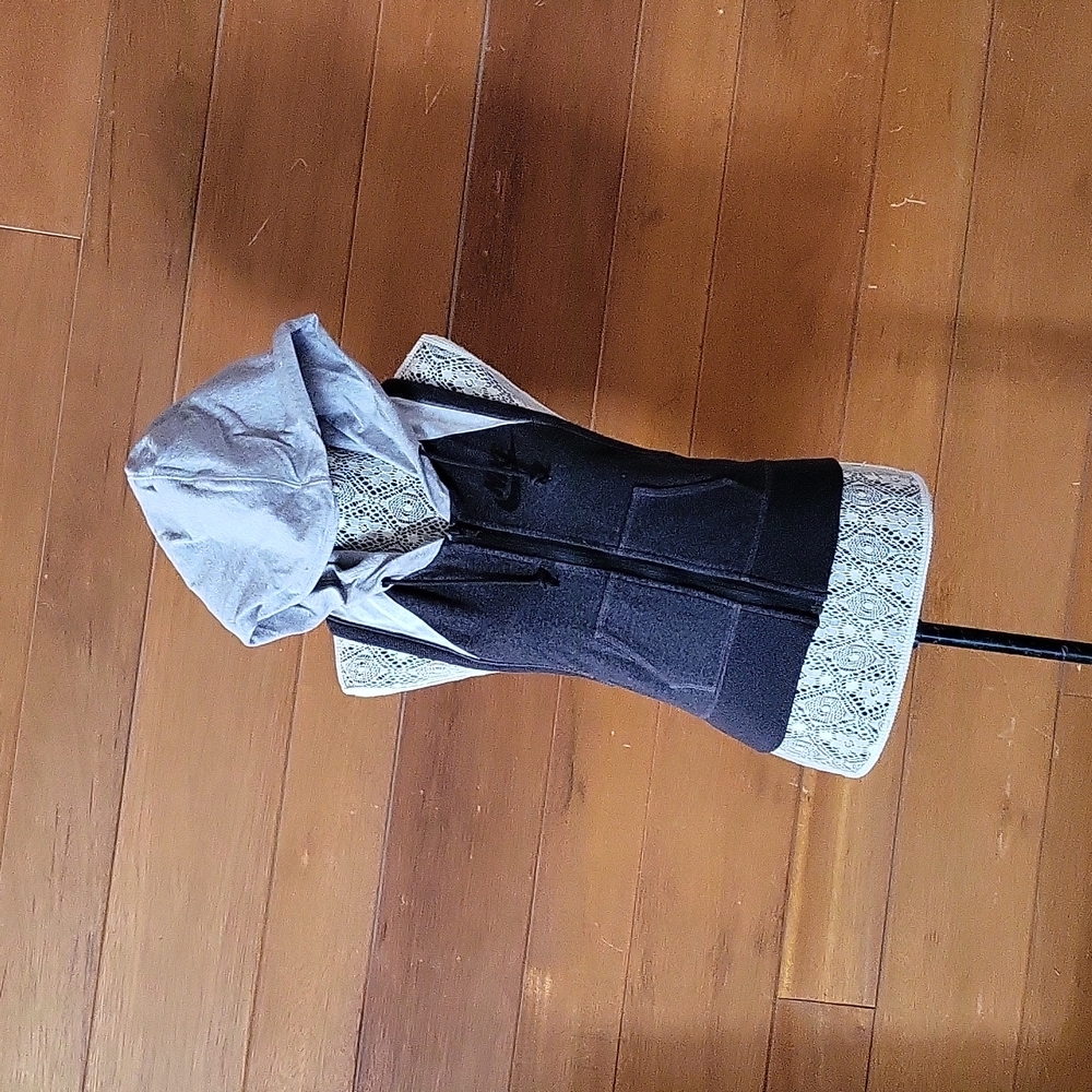 Hooded zip vest